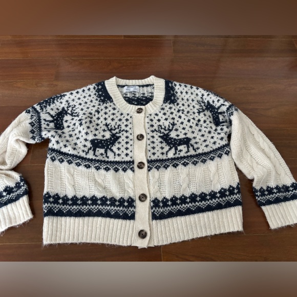 Old Navy holidayy sweater - Picture 3 of 5